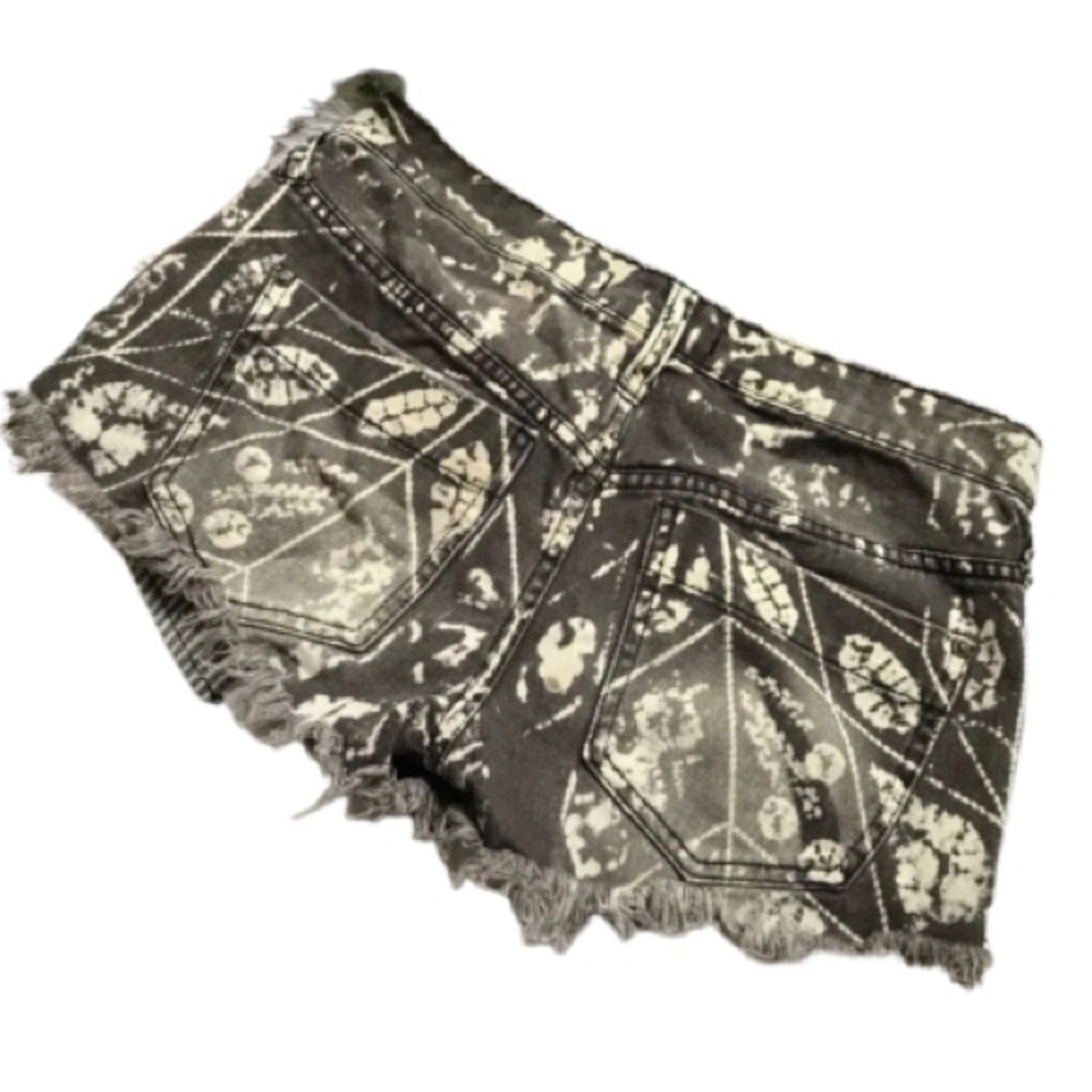 Free People Brown Distressed Acid Wash Leaf Print Cutoff Shorts- Size 26 - Picture 3 of 4